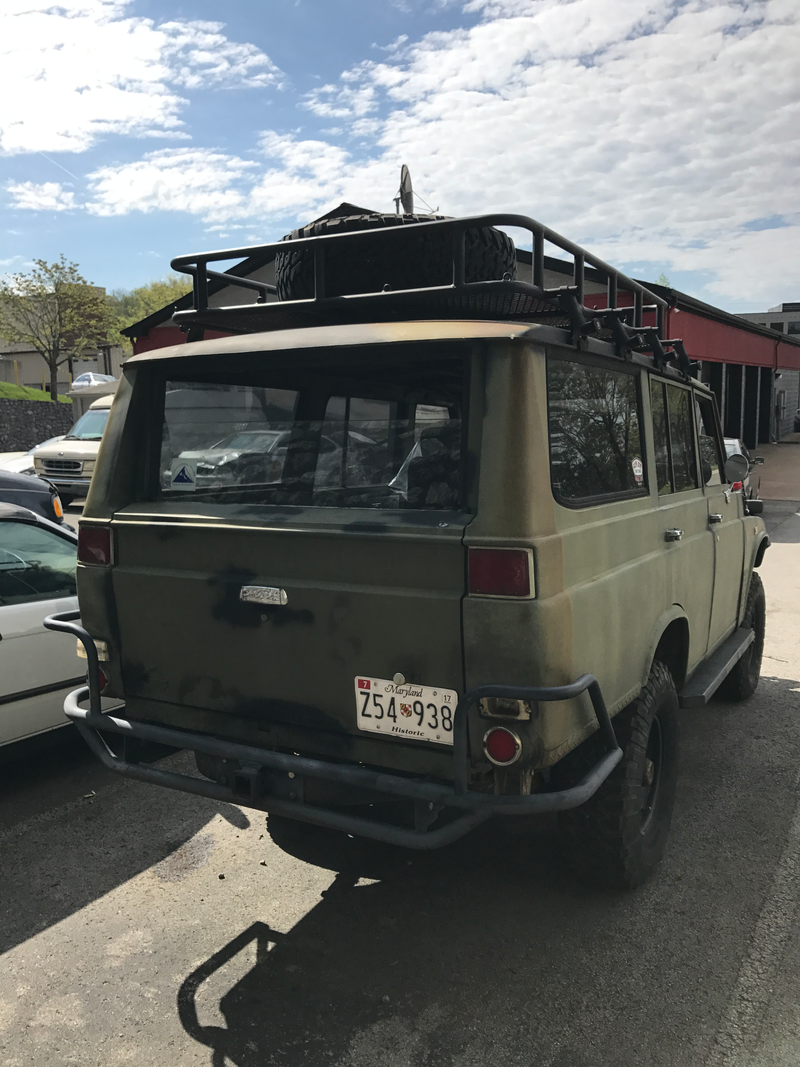 Illustration for article titled Home for the weekend which means pictures of Land Cruisers at the shop!